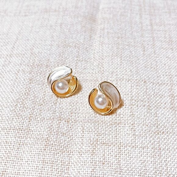 Pearl stud earrings N173 - Picture 1 of 4